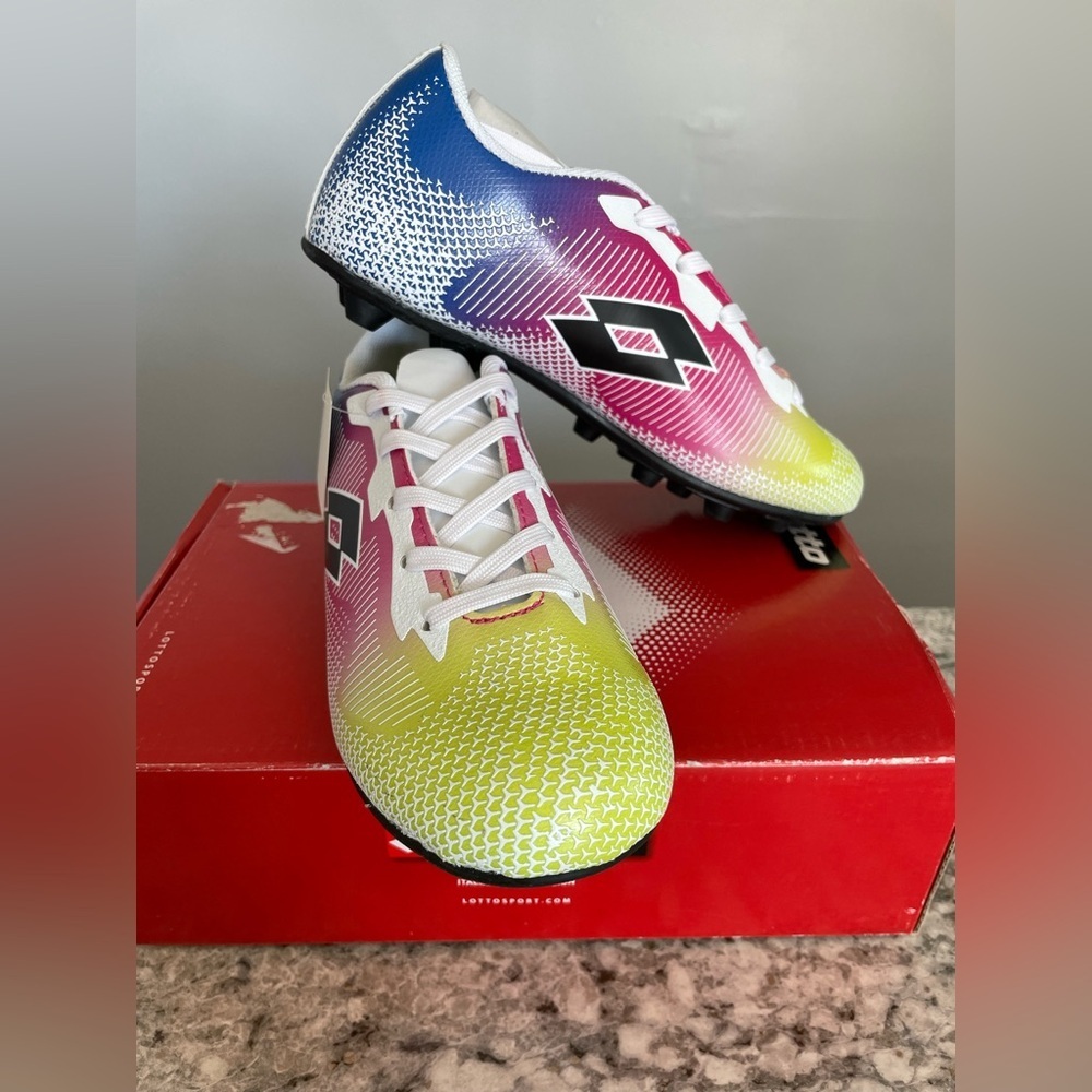 BRAND NEW WITH TAG Lotto Youth Soccer Cleats Size 5M. Italian sports design.